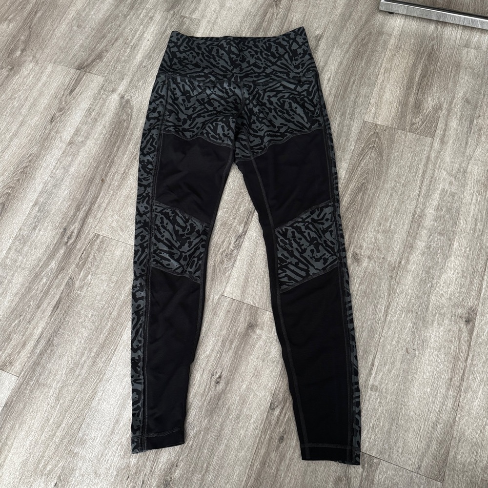 Lululemon Black and Gray leopard print Leggings